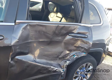 2019 Jeep Cherokee Latitude Plus Fwd z USA, uszkodzony, nr VIN 1C4PJLLX5KD143351